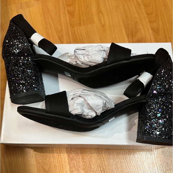 New in Box - Dirty Laundry Sandal *Jody" (US 7) - Picture 9 of 12